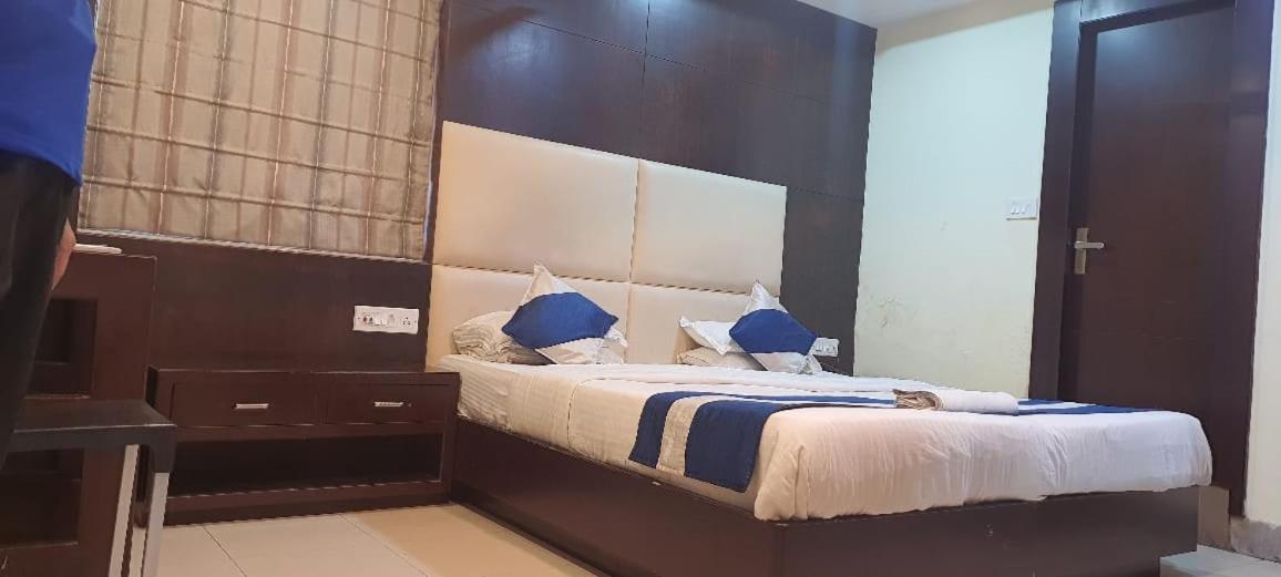 Hotel Presidency Inn Калькутта Экстерьер фото